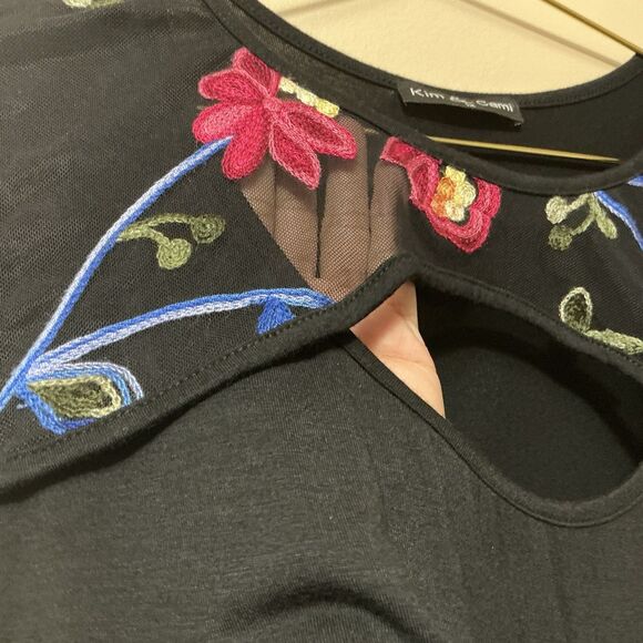 Kim & Cami Blouse Womens 1X Black Floral Embroidered Sheer Peek A Boo Neckline - Picture 5 of 9